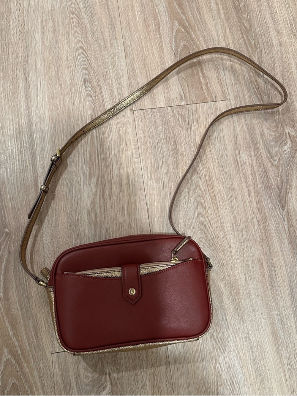 Gili New Crossbody Bag in burgundy with Gold - has wallet included - Picture 2 of 6